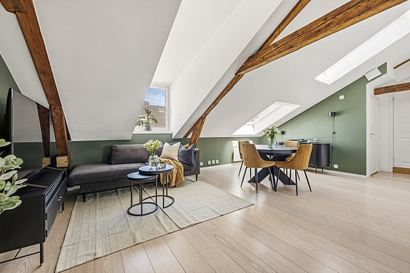 Kaja Årvik Olsen v/DNB Eiendom har gleden av å presentere en sjarmerende og moderne loftsleilighet i Sverdrups gate 23!