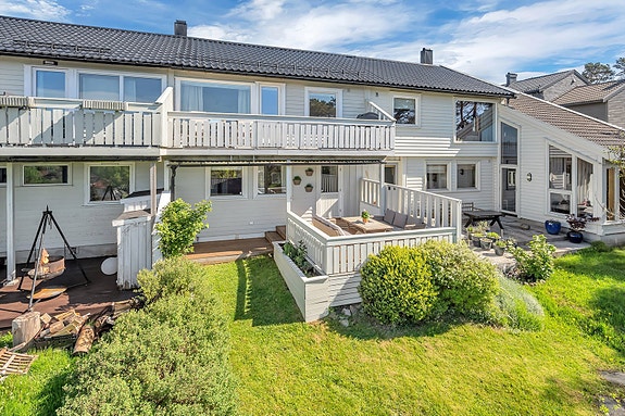 Exbo avd Vågsbygd v/Eiendomsmegler Lars Hauge har gleden av å ønske velkommen til Voielia 43B!