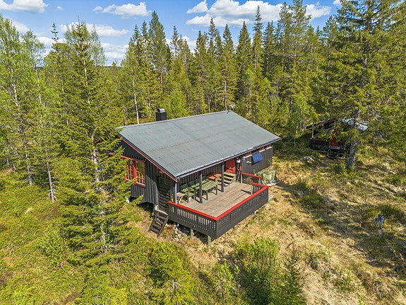 Velkommen til Storblåvatnet 15, presentert av EiendomsMegler 1 v/ Magnus Aasland. Foto: ELW media (Espen Wåde).