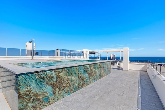 Penthouse med 3 soverom | Privat takterrasse med basseng | Havutsikt