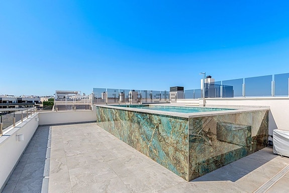 Penthouse med 3 soverom | Privat takterrasse med basseng | Havutsikt
