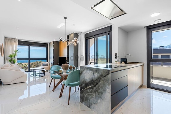 Penthouse med 3 soverom | Privat takterrasse med basseng | Havutsikt