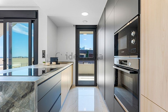 Penthouse med 3 soverom | Privat takterrasse med basseng | Havutsikt