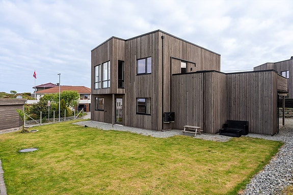 Velkommen til denne flotte boligen i Dolhaugvegen 48 - presentert av Aud Mona i Meglerhuset Rele