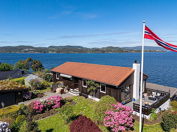 - Nordvik Bolig v/Randi Horstad har gleden av å presentere Kirkevikvegen 95! Foto: Christer Horstad -
