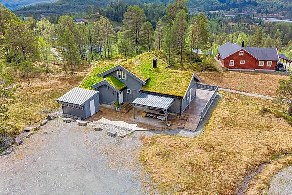 Sturla Nødtvedt og Eiendomsmegler Norge har gleden av å presentere helårshytten Øvre Kvernaskogen 85!