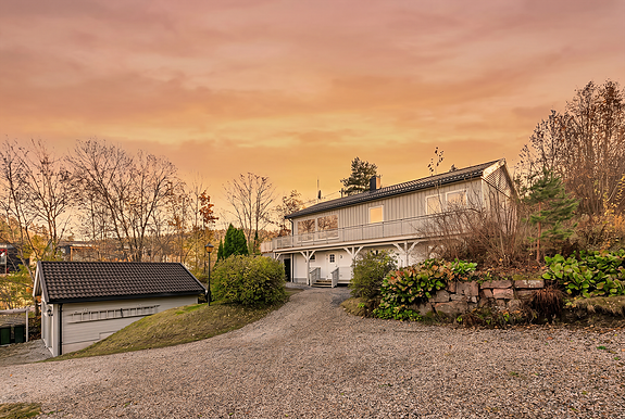Christoffer Mazarino v/Eiendomsmegler 1 har gleden av å presentere Søndre Sætrevei 34! Foto: H5 Property (Ásmundur Ásmundsson)