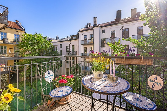 Velkommen til Steenstrups Gate 5, en lys og lekker leilighet i rolige, attraktive omgivelser på beste Løkka! Leiligheten er utført i samarbeid med interiørarkitekt.