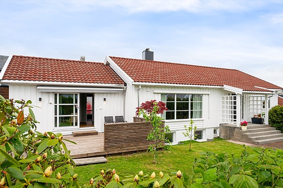 Velkommen til Tronesgeilen 9, en flott familiebolig med attraktiv beliggenhet.