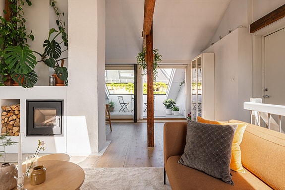Velkommen til denne unike loftsleiligheten i hjertet av Torshov! Presentert av Silje Heggø v/ Nordvik Torshov. Foto: Joakim Karlsen