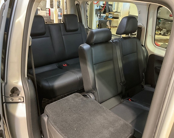 Volkswagen Caddy Maxi 10 of 17