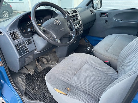 Toyota HiAce 15 of 20