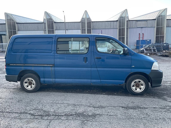 Toyota HiAce 3 of 20