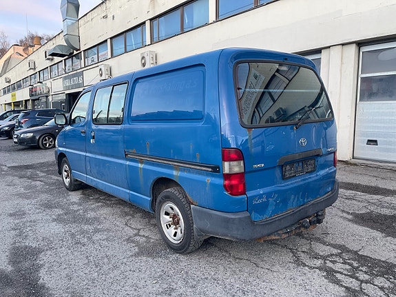Toyota HiAce 7 of 20