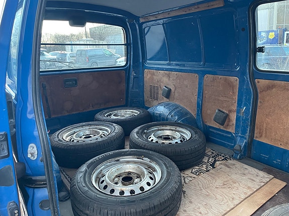 Toyota HiAce 11 of 20