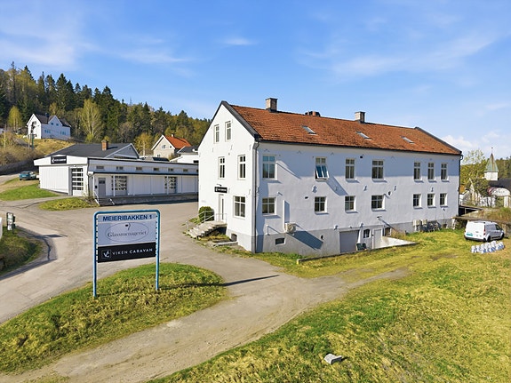 Meieribakken 1 - Stor kombinasjonseiendom - Fullt utleid - BTA ca 1.519 kvm - Tomt 4.661 kvm