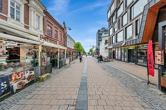 Travleste delen av Markensgate, med mye restauranter og butikker
