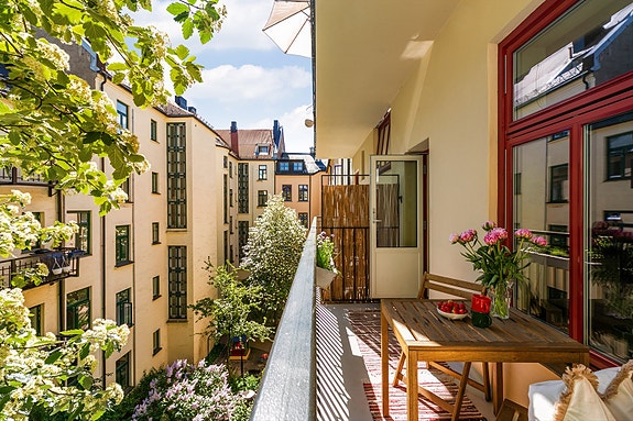 Velkommen til Sverdrups gate 17 A! Her får dere et svært sjarmerende hjem i rolige, grønne omgivelser på Grünerløkka. Foto: Kim David Eriksen.