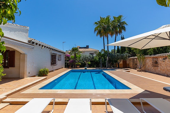Villa med 4 soverom | Privat basseng | 500 meter til stranden | Stor tomt