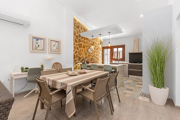Villa med 4 soverom | Privat basseng | 500 meter til stranden | Stor tomt