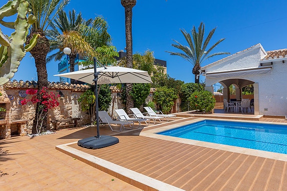 Villa med 4 soverom | Privat basseng | 500 meter til stranden | Stor tomt