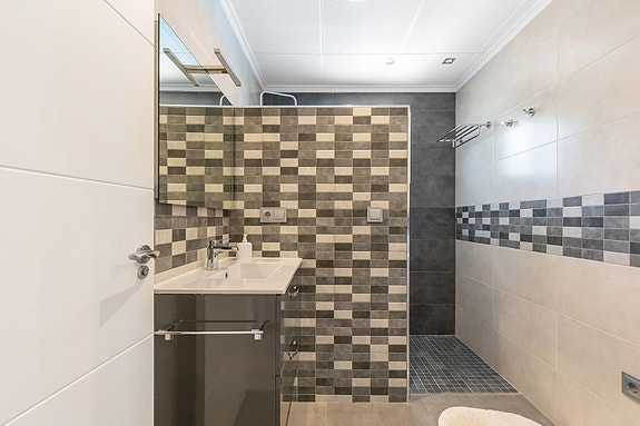 Villa med 4 soverom | Privat basseng | 500 meter til stranden | Stor tomt