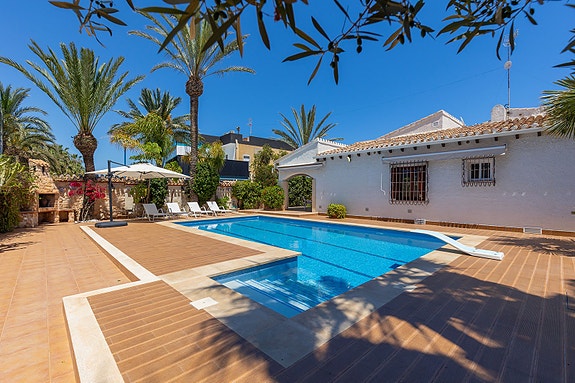 Villa med 4 soverom | Privat basseng | 500 meter til stranden | Stor tomt