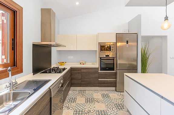 Villa med 4 soverom | Privat basseng | 500 meter til stranden | Stor tomt