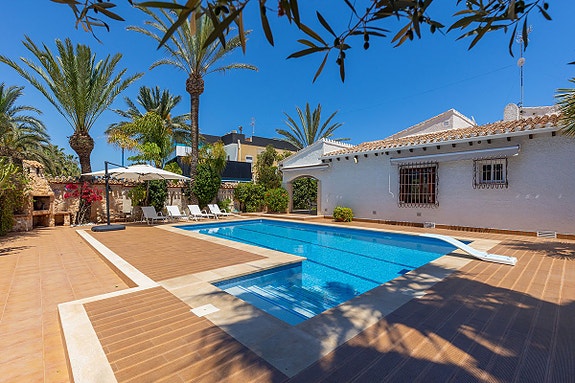 Villa med 4 soverom | Privat basseng | 500 meter til stranden | Stor tomt