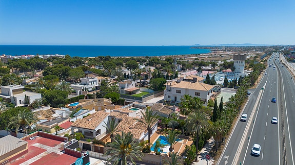 Villa med 4 soverom | Privat basseng | 500 meter til stranden | Stor tomt
