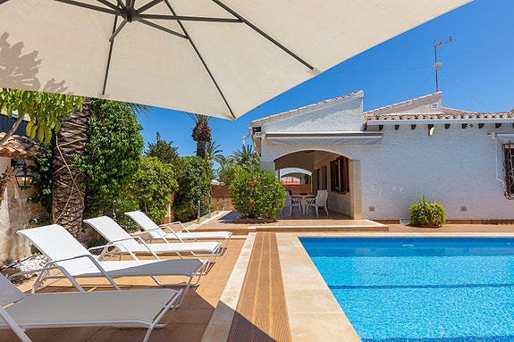 Villa med 4 soverom | Privat basseng | 500 meter til stranden | Stor tomt