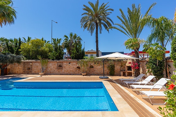 Villa med 4 soverom | Privat basseng | 500 meter til stranden | Stor tomt