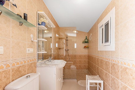 Villa med 4 soverom | Privat basseng | 500 meter til stranden | Stor tomt