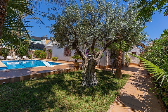 Villa med 4 soverom | Privat basseng | 500 meter til stranden | Stor tomt