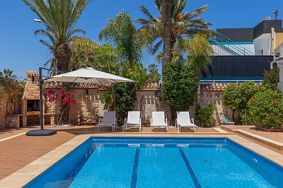Villa med 4 soverom | Privat basseng | 500 meter til stranden | Stor tomt