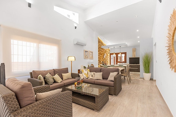 Villa med 4 soverom | Privat basseng | 500 meter til stranden | Stor tomt