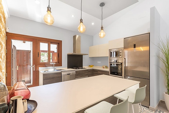 Villa med 4 soverom | Privat basseng | 500 meter til stranden | Stor tomt