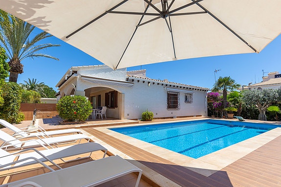 Villa med 4 soverom | Privat basseng | 500 meter til stranden | Stor tomt