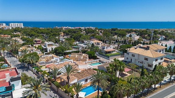 Villa med 4 soverom | Privat basseng | 500 meter til stranden | Stor tomt