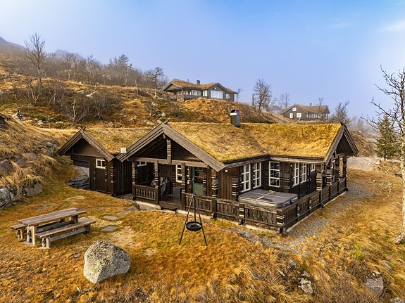 Pen og påkostet hytte | Fantastisk utsiktstomt | Høy standard m/bl.a. nytt bad | Anneks | Ski -og tureldorado, Flå