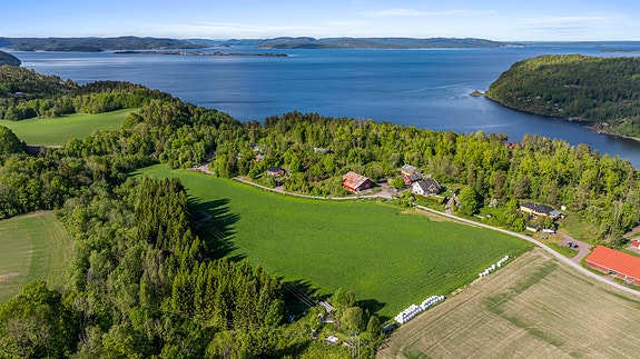 Velkommen til Tveitan Gårdsvei 21- Småbruk med strandlinje