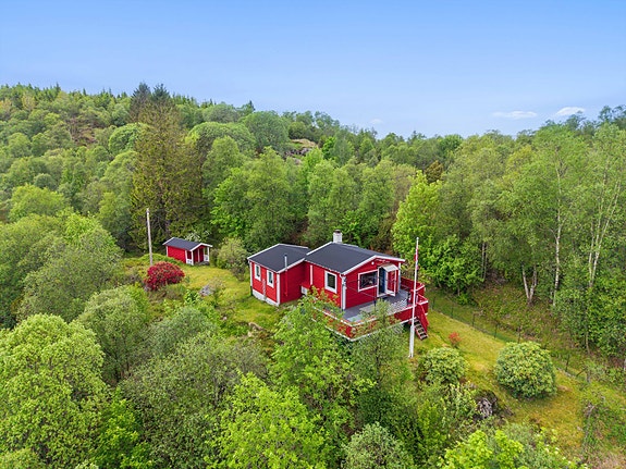 Hjertelig velkommen til visning i Håtuftvegen 23. Eiendommen presenteres av Eiendomsmegler Norge v/Hans Petter Midbrød.