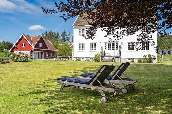 Vi har gleden av å presenter en herskapelig eiendom med særpreg - Velkommen til Daleveien 1244!