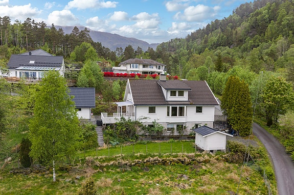 Velkommen til Imslandssjøen 91 - Enebolig med utleieleilighet i kjeller og en fantastisk utsikt presentert av megler Vidar Opheim 92662816