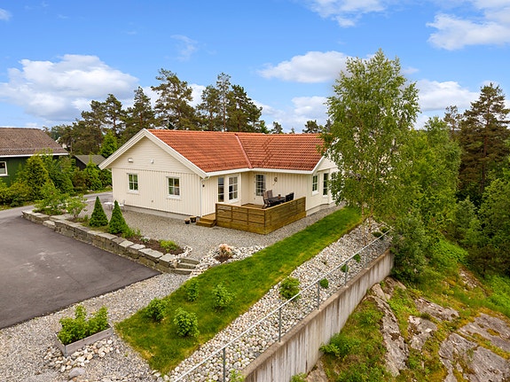 PrivatMegleren v/ Malin Edvardsen har gleden av å presentere Nordre Kardervei 18!