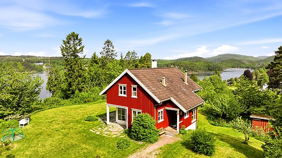 PrivatMegleren har gleden av å presentere Bergsbygdavegen 308 - Arkitekttegnet enebolig som bærer navnet "Sommerro"
Foto: THT Foto