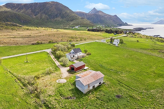 Velkommen til Haugveien 82 - Presentert av EiendomsMegler 1 Lofoten. Foto: EFKT