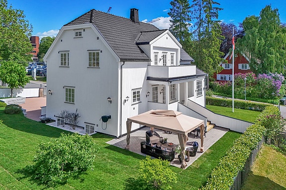 Meget flott halvpart av tomannsbolig