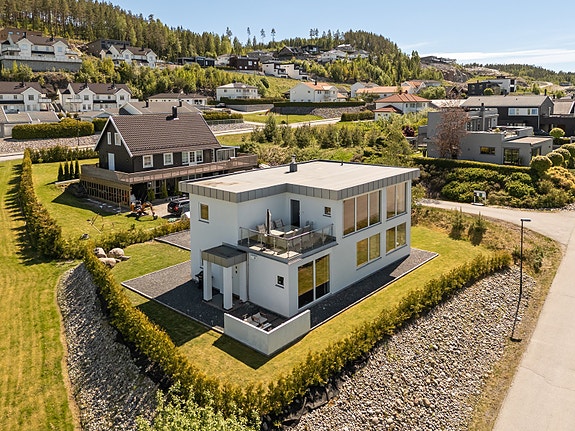 Aktiv Eiendom v/ Espen Skjermo Slorafoss har gleden av å presentere Bronserøysa 2A og B. Foto: Exponering v/Svein Michaelsen.