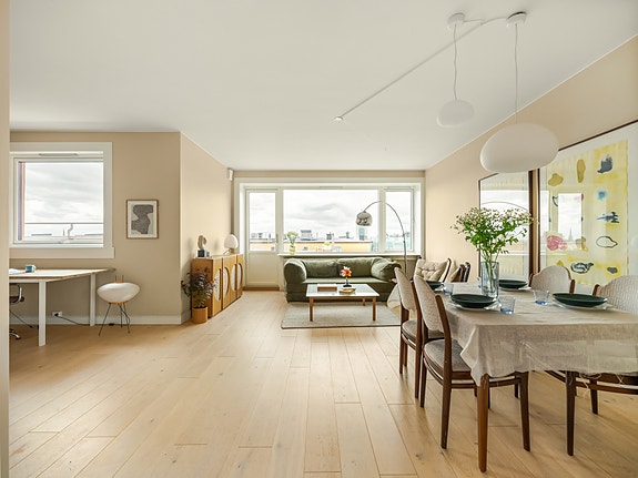 Velkommen til toppen av Marienlyst og Suhms gate 20 B, en toppleilighet som byr på noe av det beste området har å tilby!
Foto: Alexander Granlie | @boliggram